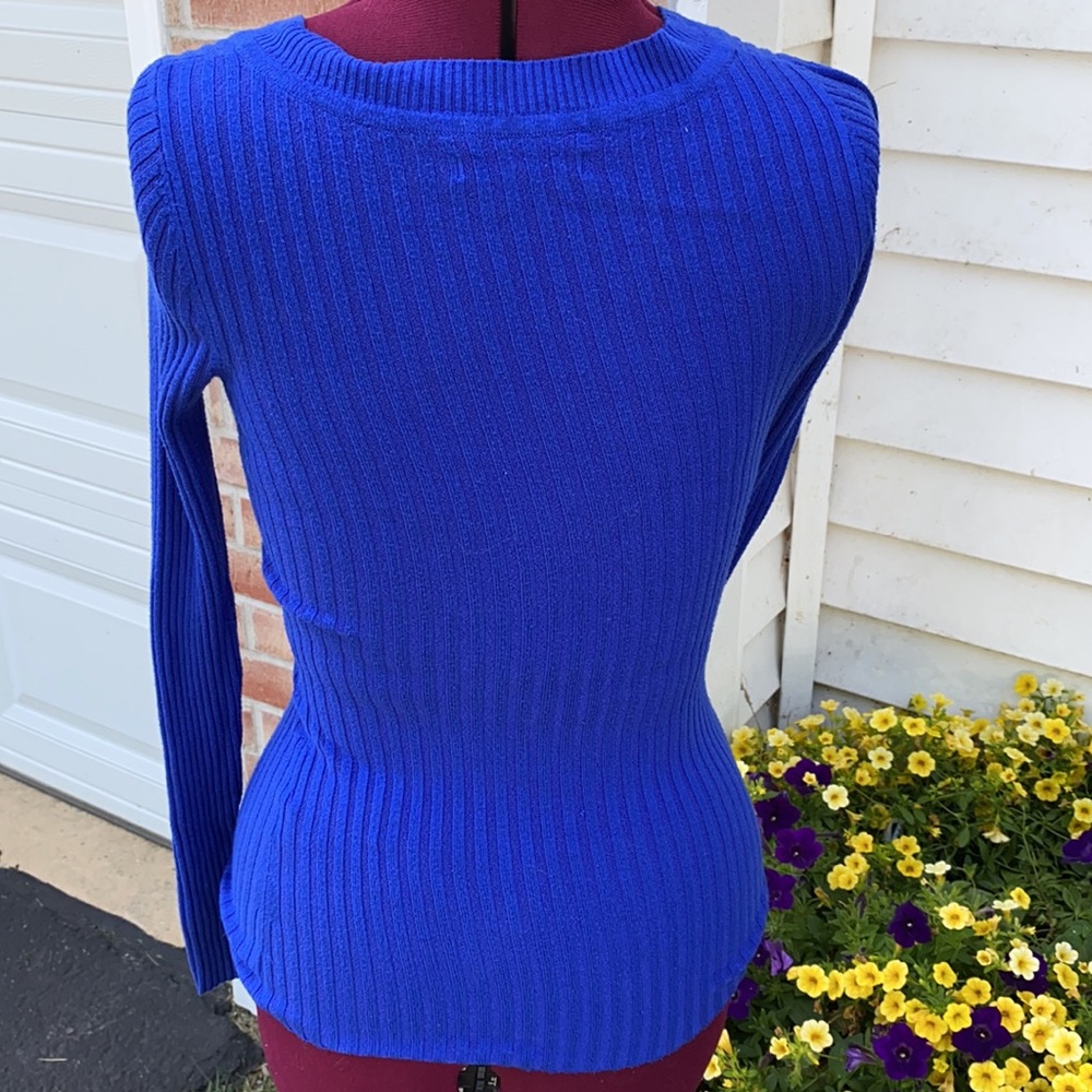 Blue top - Picture 2 of 2